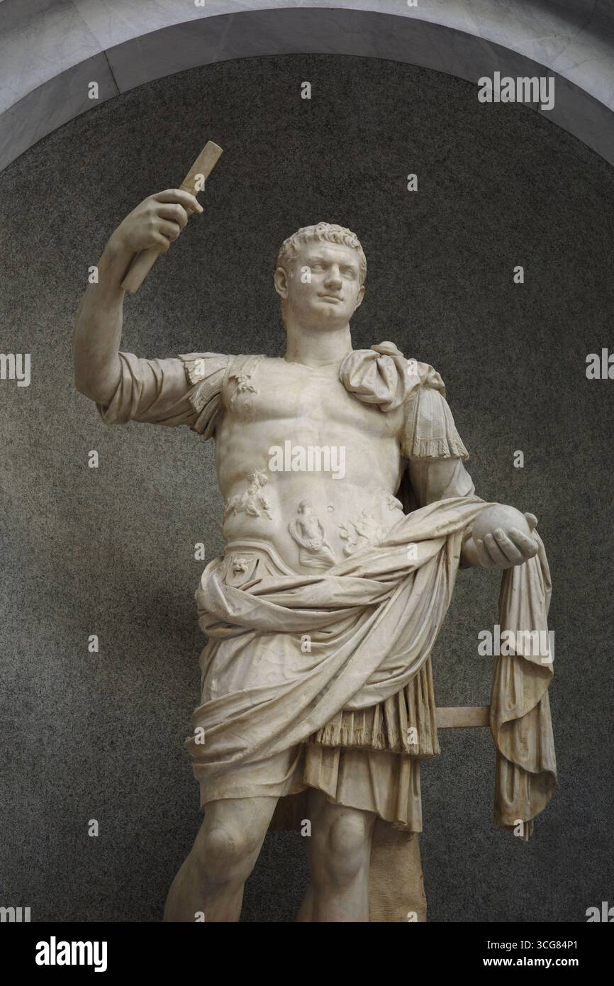 Rom. Italien. Statue des römischen Kaisers Domitian (51-96 n. Chr.), Braccio Nuovo, Chiaramonti Museum, Vatikanische Museen. Musei Vaticani. Stockfoto