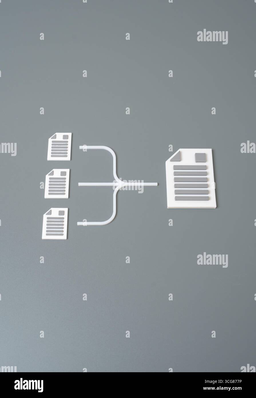Dokumente in einem Dokument zusammenfassen. Bürokratie verringern, Überprüfungszeiten verkürzen, Verwaltungssysteme entlasten, Effizienz steigern und Stockfoto