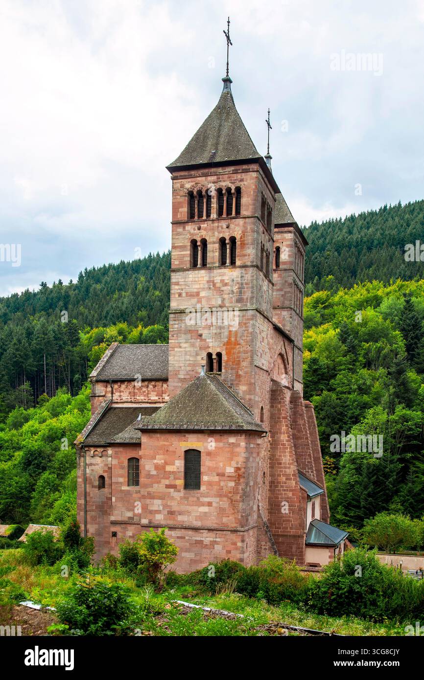Das Kloster Murbach im Elsass ist eines der ältesten romanischen Gewölbebauten. Das Kloster wurde 727 von Eberhard, Graf von Elsaß, und esta gegründet Stockfoto