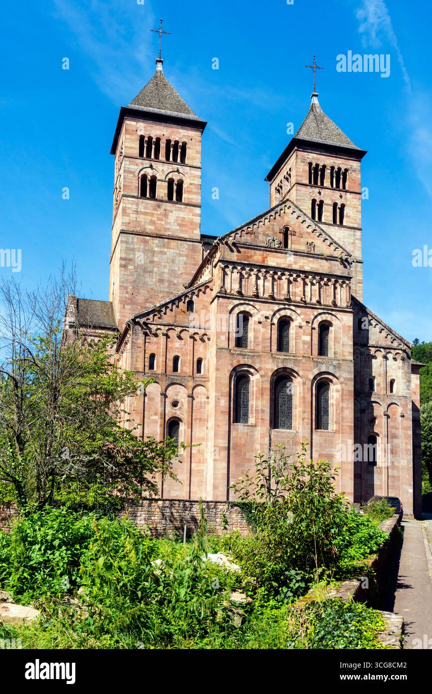 Das Kloster Murbach im Elsass ist eines der ältesten romanischen Gewölbebauten. Das Kloster wurde 727 von Eberhard, Graf von Elsaß, und esta gegründet Stockfoto