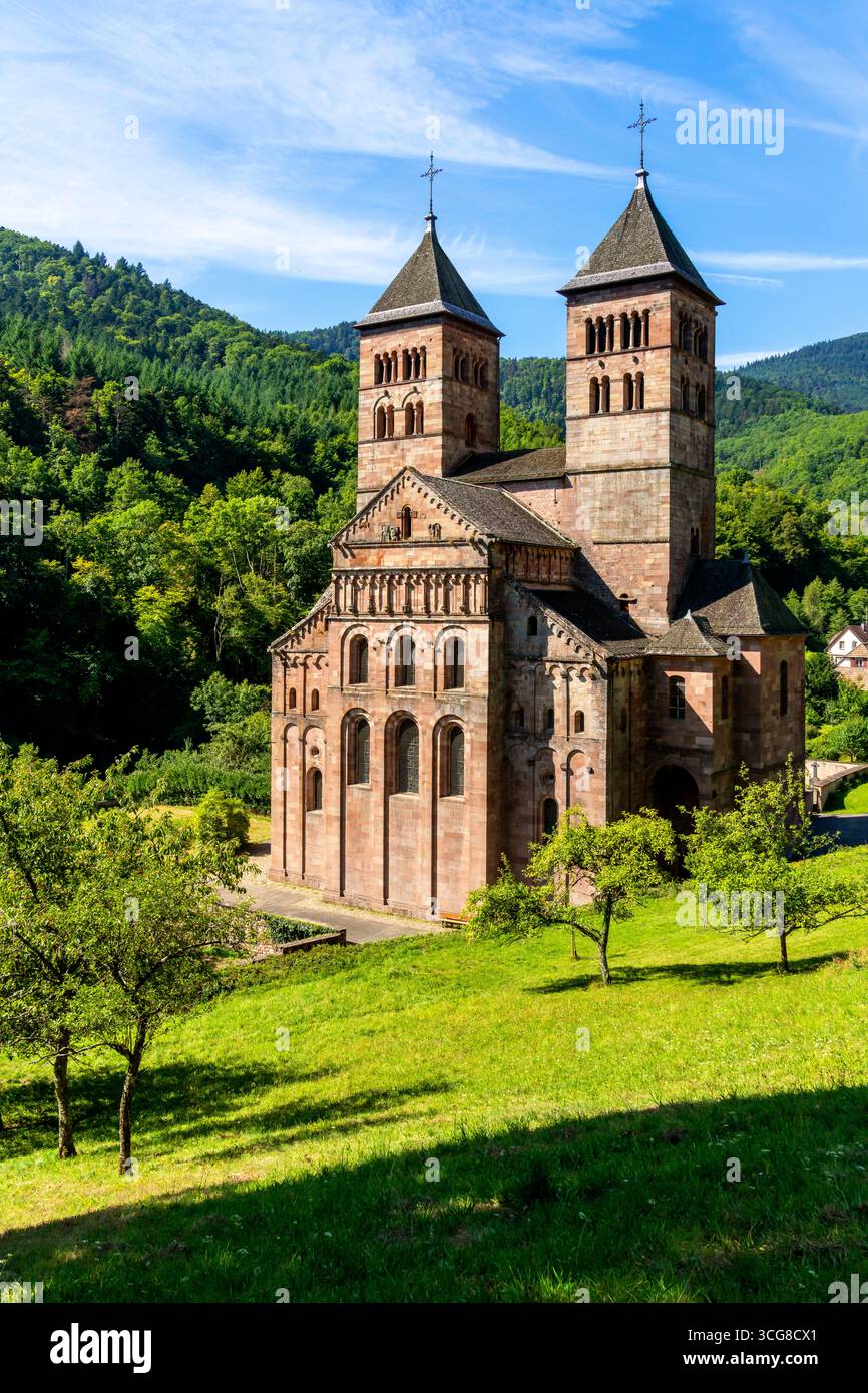 Das Kloster Murbach im Elsass ist eines der ältesten romanischen Gewölbebauten. Das Kloster wurde 727 von Eberhard, Graf von Elsaß, und esta gegründet Stockfoto