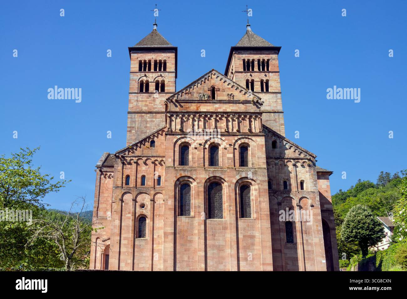 Das Kloster Murbach im Elsass ist eines der ältesten romanischen Gewölbebauten. Das Kloster wurde 727 von Eberhard, Graf von Elsaß, und esta gegründet Stockfoto