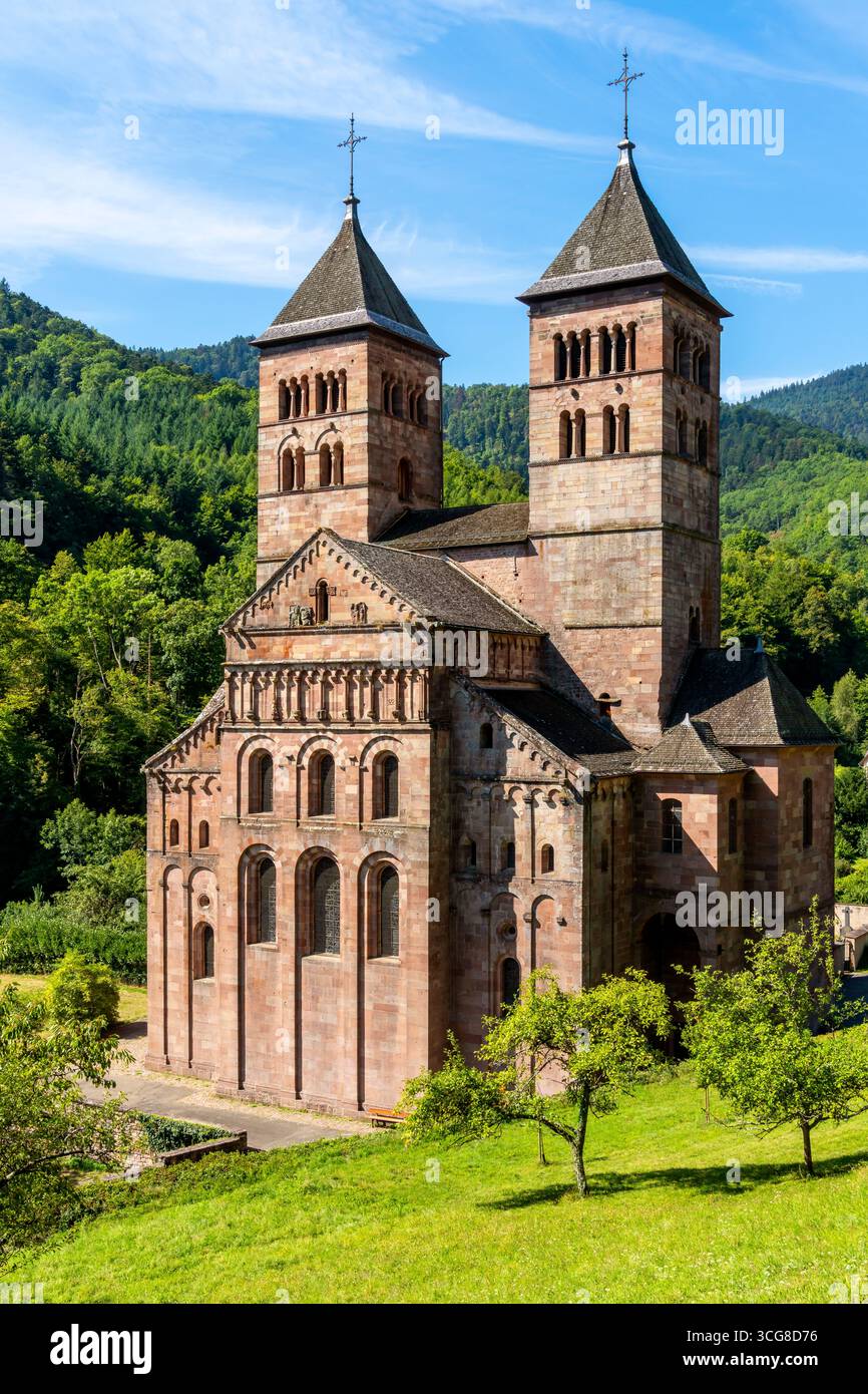 Das Kloster Murbach im Elsass ist eines der ältesten romanischen Gewölbebauten. Das Kloster wurde 727 von Eberhard, Graf von Elsaß, und esta gegründet Stockfoto