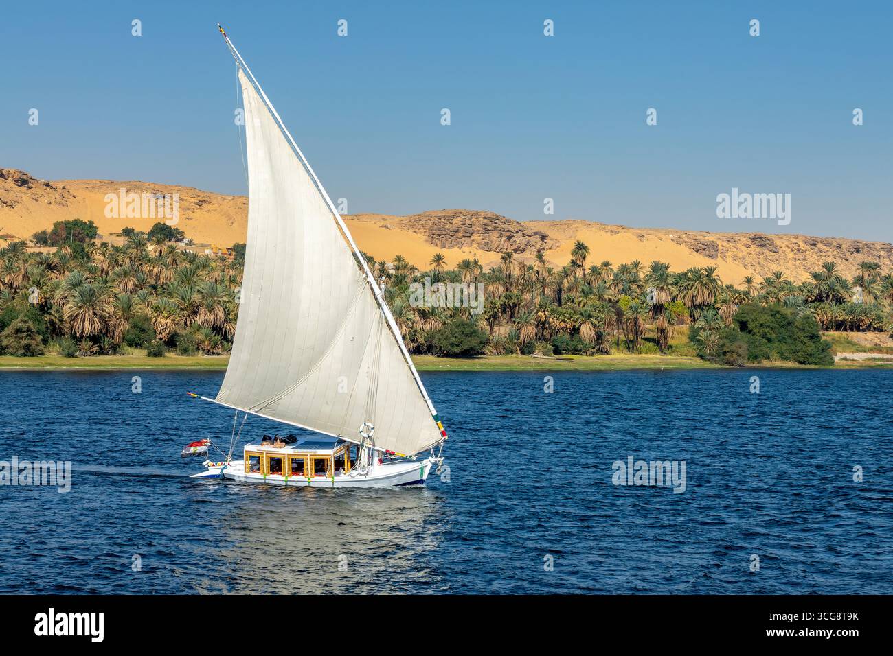 = traditionelles ägyptisches Segelboot (Feluke) auf dem Nil, Ägypten Stockfoto