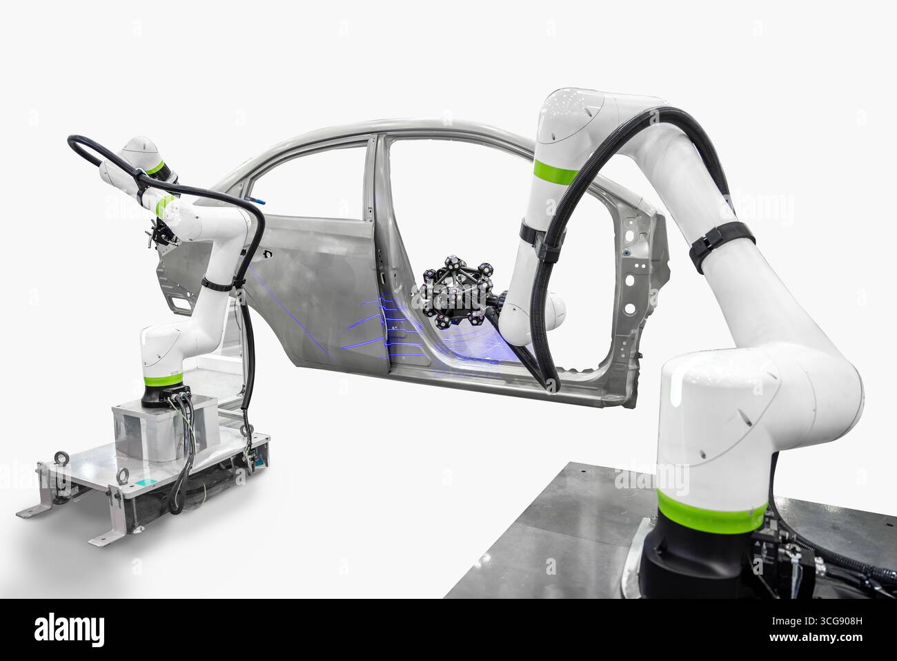 Nahaufnahme des Roboterarms mit hochtechnologischer und präziser Ausrüstung mit tragbarem 3D-Laserscan bei der Inspektion von Fahrzeugteilen im Werk. Stockfoto