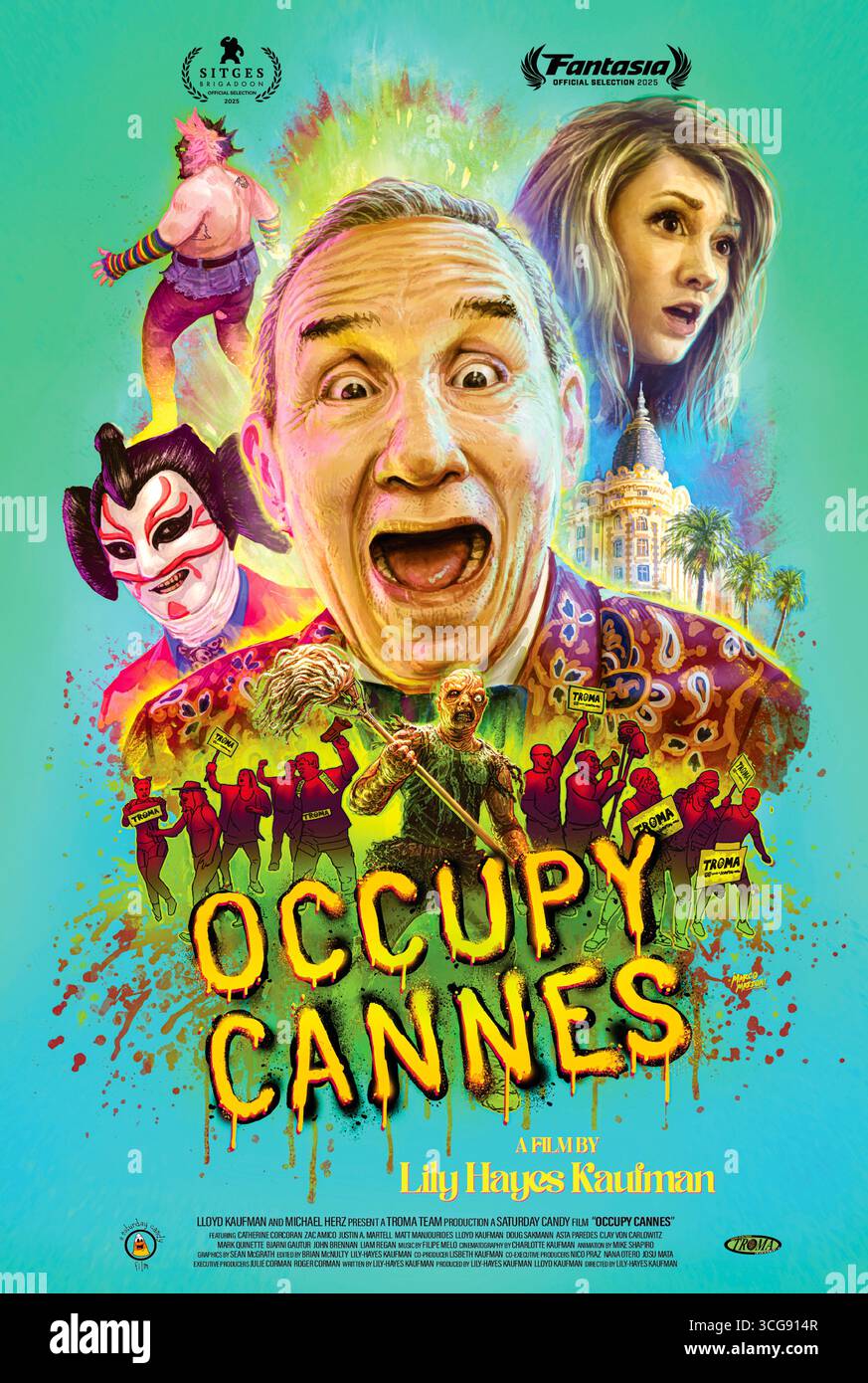 Nehmen Sie Cannes Ein! (2025) Regie führte Lily-Hayes Kaufman mit Lloyd Kaufman, Zac Amico und Catherine Corcoran. Dokumentarfilm über Tromas punk-temperamentvolle Mission in Cannes, während sie Guerilla-Proteste und unverschämte Stunts inszenieren, um Raum für ein unabhängiges Kino zu fordern. US-Poster NUR FÜR REDAKTIONELLE ZWECKE. Quelle: BFA / Troma Entertainment Stockfoto