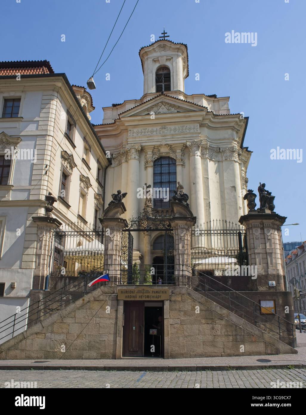 Prag, Tschechien - 15. August 2025: Operation Anthropoid. Nach der Ermordung von Reinhard Heydrich versteckten sich 7 Fallschirmjäger in dieser Krypta im Karel Bor Stockfoto