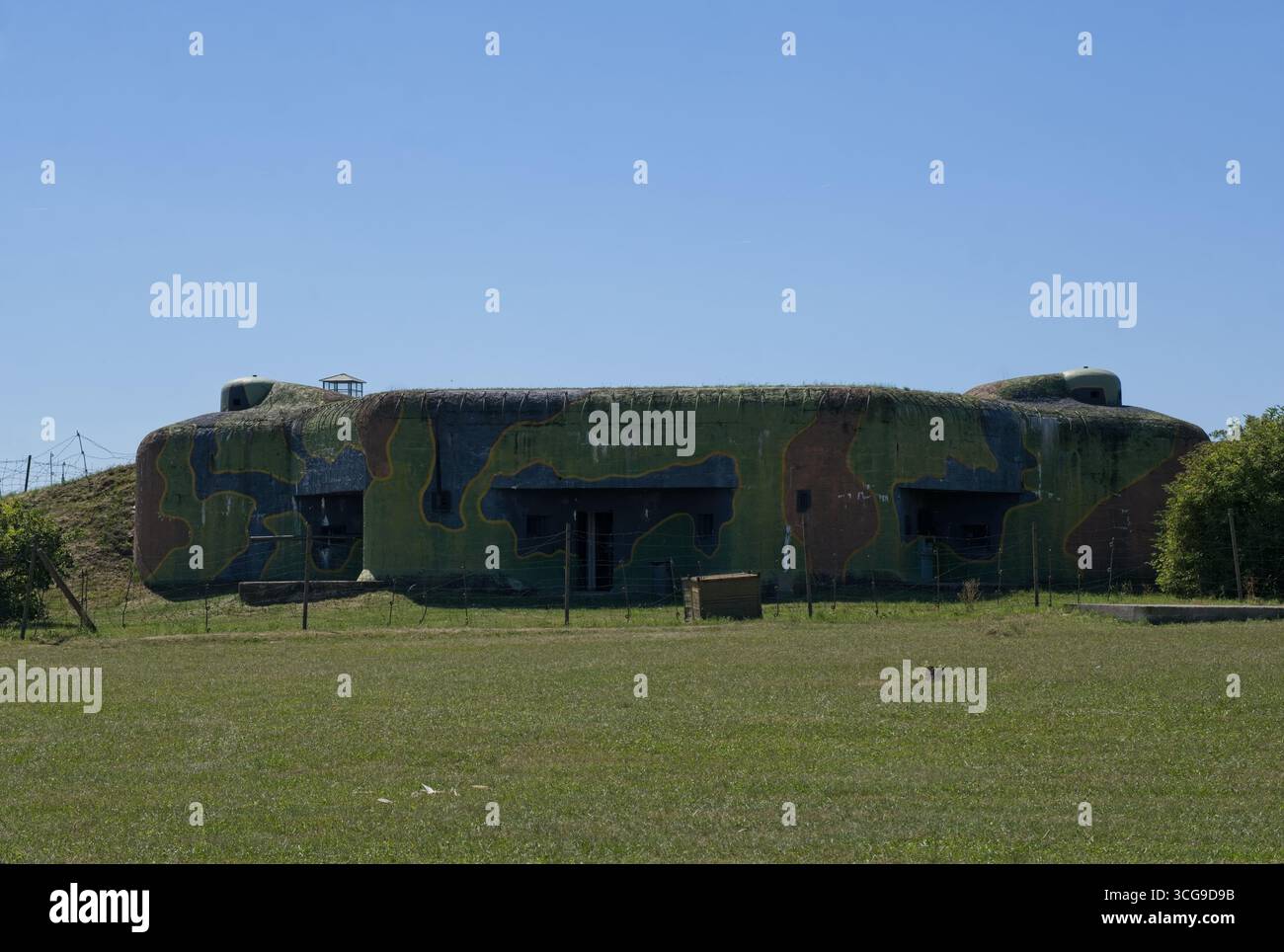 Satov, Tschechien - 19. August 2025: Benesova-Linie. Die tschechoslowakische Grenzschutzlinie wurde zwischen 1935 und 193 gebaut. Sonniger Sommertag. Selektiver Fokus Stockfoto
