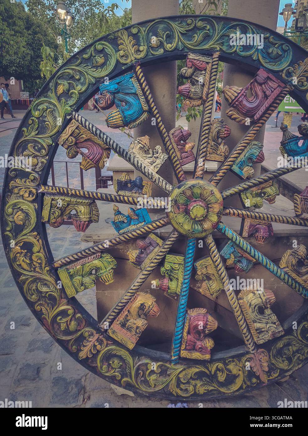 Ein Blick auf indische Straßen mit lebhaften Farben, Alltag, Marktszenen und Stillleben von lokalen Objekten, die Kultur, Tradition und urbanen Charme einfangen. Stockfoto