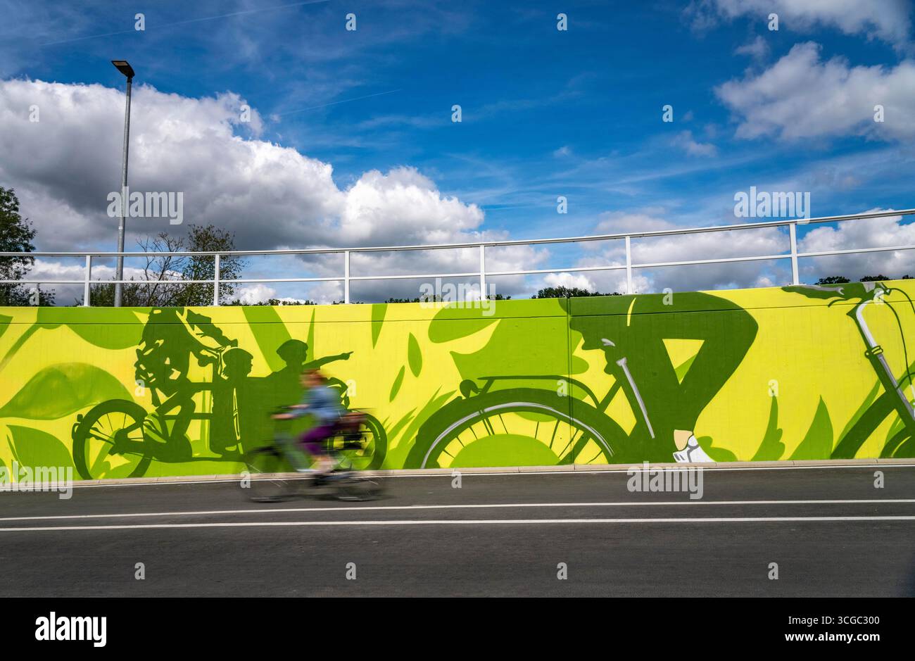 Neuer Fahrradtunnel an der Kreuzung von B51 und Warendorfer Straße in Münster, ein Fahrrad- und Fußgängertunnel, 150 Meter lang, 5,50 Meter breit Stockfoto