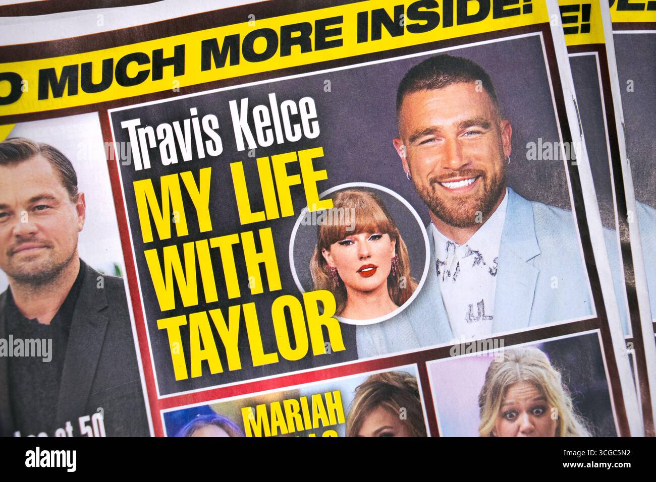 Taylor Swift, Travis Kelce News auf dem Cover der Zeitschrift National Enquirer. Der beliebte internationale Popstar engagierte sich mit den Kansas City Chiefs. Stockfoto