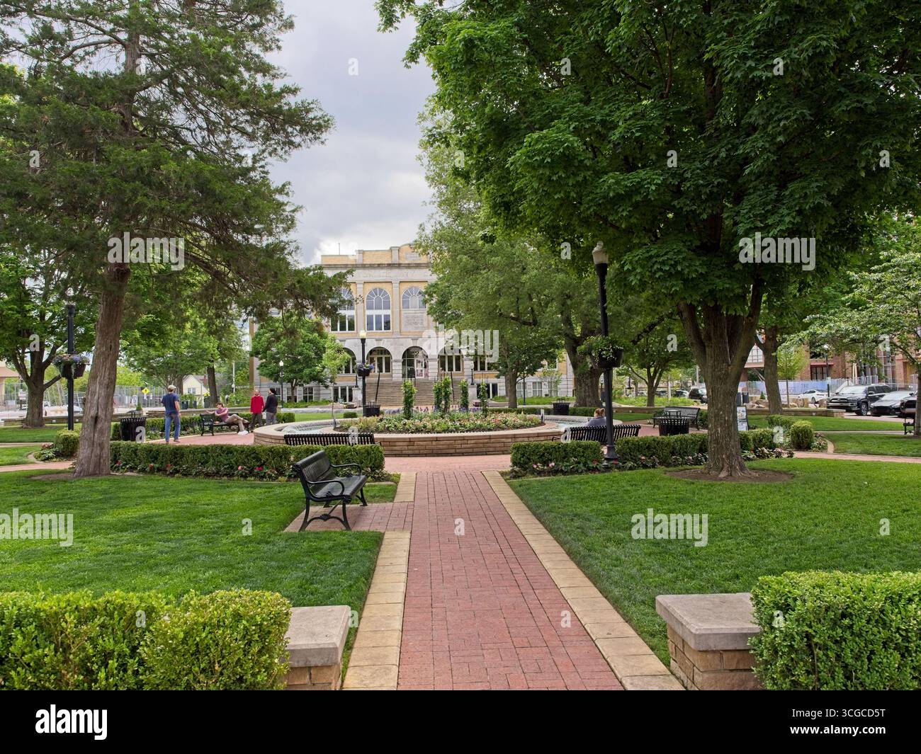 Bentonville Square, öffentlicher Park neben dem Benton County Courthouse in der Innenstadt — Bentonville Arkansas, Mai 2025 Stockfoto