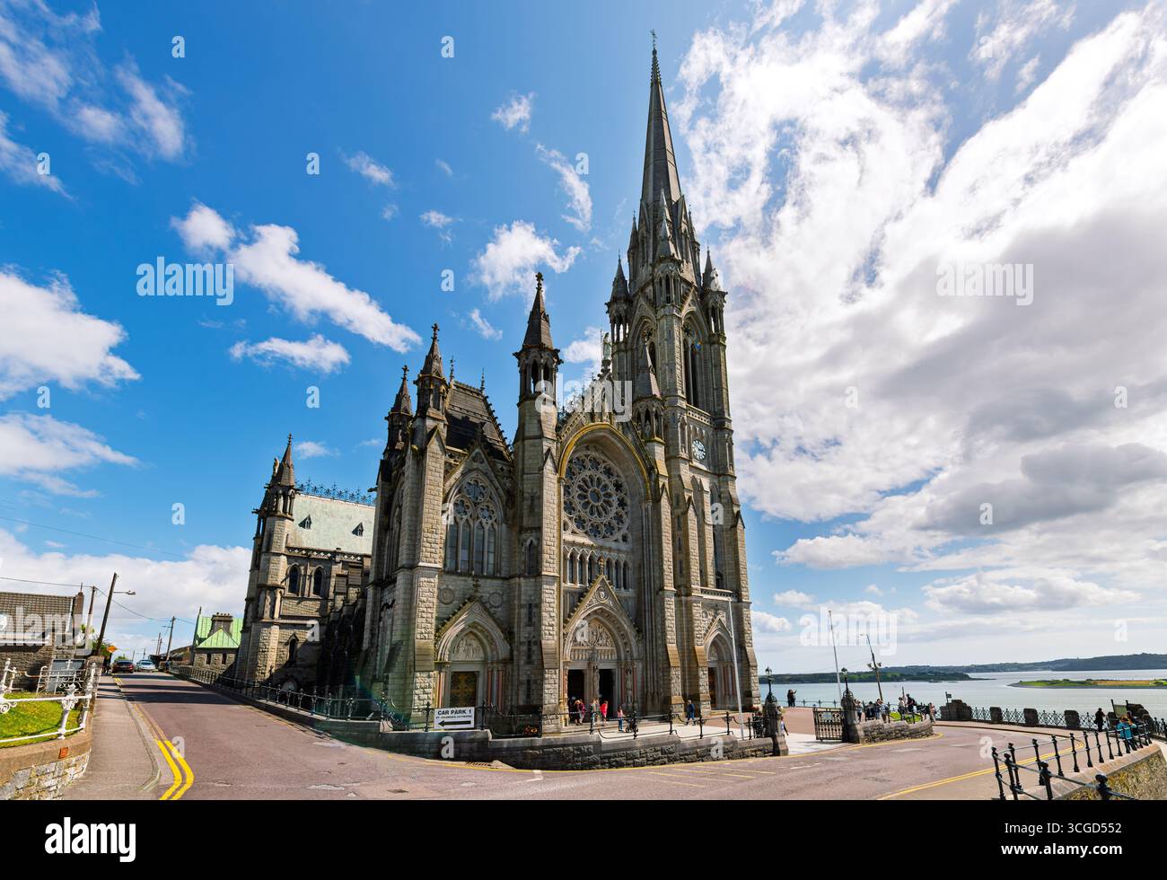 Die Cathedral Church of St. Colman, auch bekannt als Cobh Cathedral und Queenstown Cathedral, ist eine Kathedrale mit einem Turm in Cobh, County Cork, Irland. Stockfoto