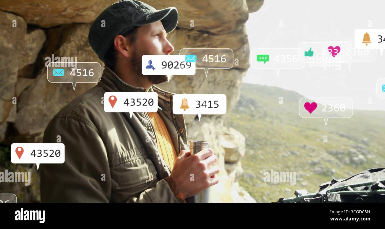 Wanderer mit Mütze, Feldjacke bei felsigem Blick, Flasche und digitalen Symbolen Stockfoto
