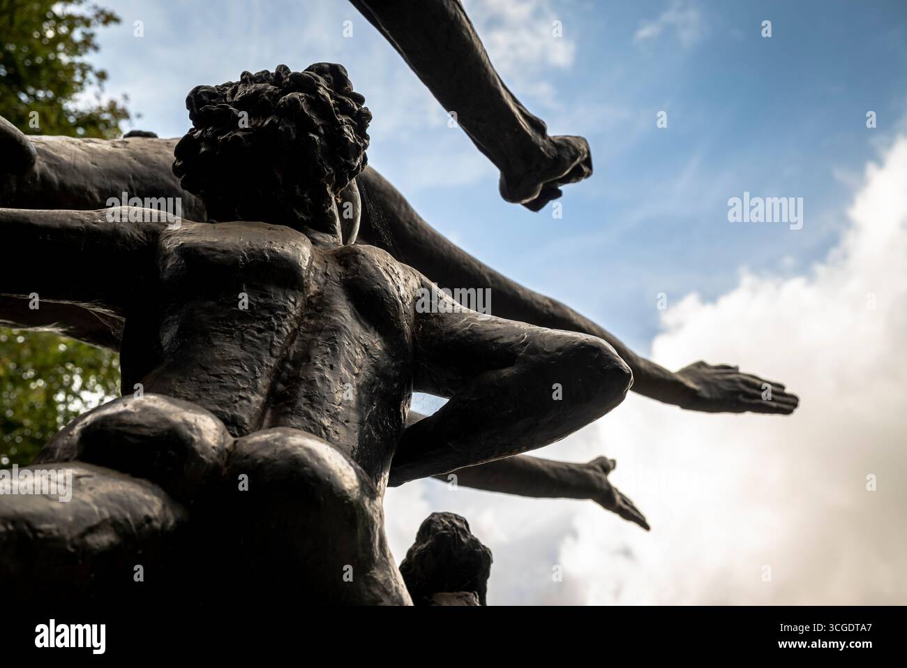 The Rush of Green, auch bekannt als Pan oder The Bowater House Group, die letzte Skulptur, die Jacob Epstein vor seinem Tod 1959 in London, Engla fertiggestellt hat Stockfoto
