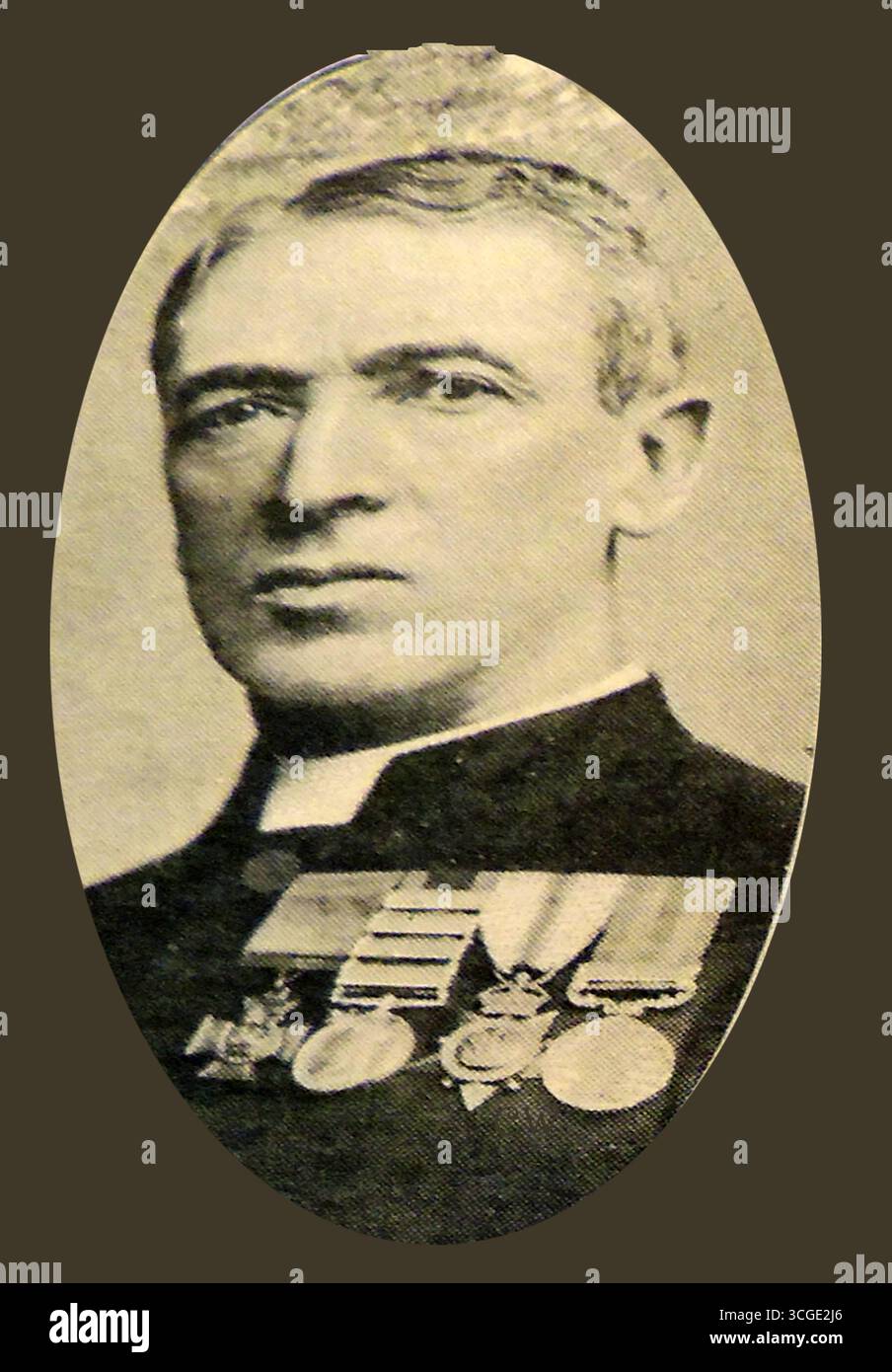 Ein 1915 Porträt des verstorbenen Reverend J W Adams, auch bekannt als James Williams Adams, ein irischer anglikanischer Kaplan, der das Victoria-Kreuz erhielt, nachdem er während des Zweiten Afghanischen Krieges als Kaplan im Bengalen Ecclesiastical Department gearbeitet hatte. Unter schwerem Feuer während der Aktion in Killa Kazi am 11. Dezember 1879 rettete er Männer aus einem tiefen Nullah-Graben und zerrte die Pferde, unter denen die eingeschlossenen Soldaten lagen. Stockfoto