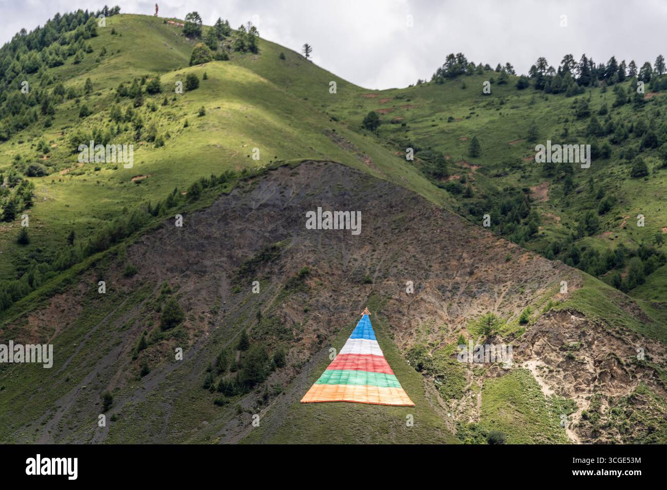 Dreieck mit Gebetsfahnen, Danba County, Sichuan, China Stockfoto