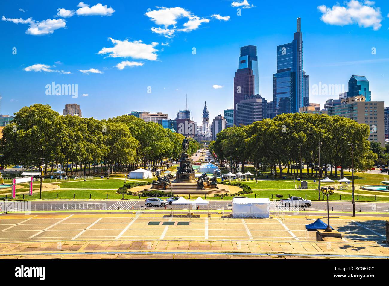 Philadelphia Benjamin Franklin Parkway und Blick auf die Stadt, Bundesstaat Pennsylvania, USA Stockfoto