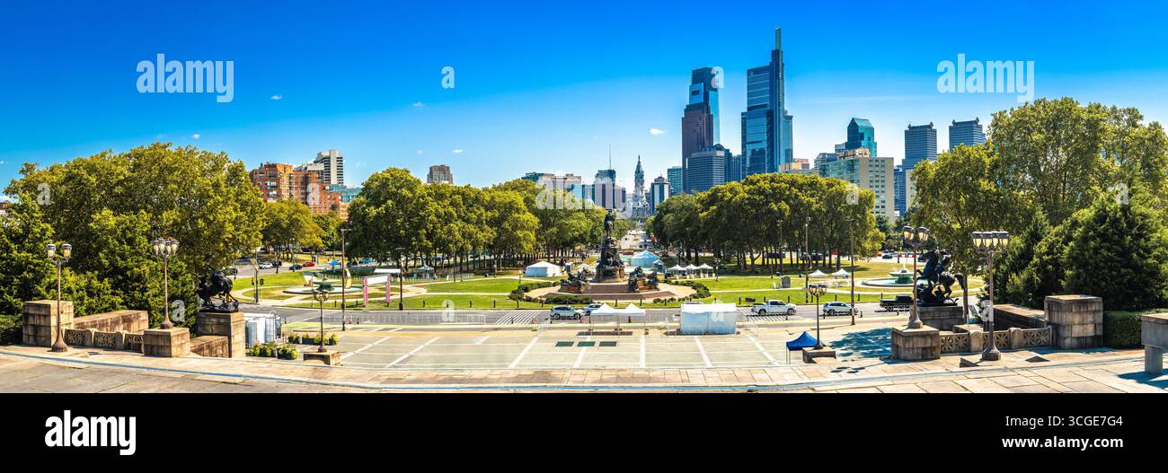 Philadelphia Benjamin Franklin Parkway und Panoramablick auf die Innenstadt, Bundesstaat Pennsylvania, USA Stockfoto