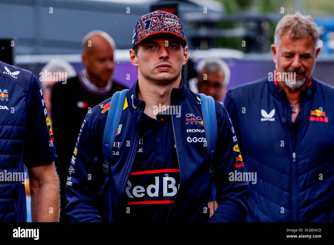 Zandvoort, Niederlande. August 2025. Max Verstappen aus den Niederlanden und Red Bull Racing kommen vor dem Start des Formel-1-Grand-Prix 2025 von Heineken Dutch am 28. August 2025 auf dem Circuit Zandvoort in Zandvoort an. (Credit: Marcel ter Bals/MTB-Photo/Alamy Live News) Credit: MTB Photo/Alamy Live News Stockfoto