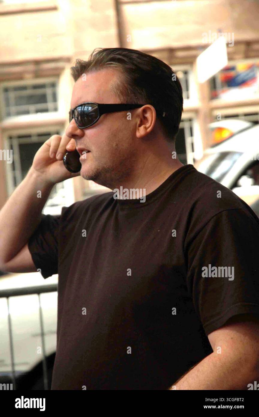Ricky Gervais nimmt einen Zug in Edinburgh - 11. Juni 2007 Stockfoto