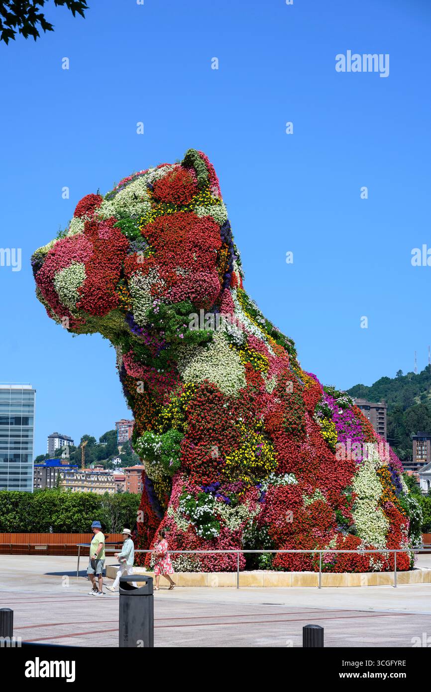 Eine Skulptur von Jeff Koons mit dem Titel Welpen vor dem Guggenheim Museum. Bilbao, Biskaya, Baskenland, Spanien, Europa Stockfoto