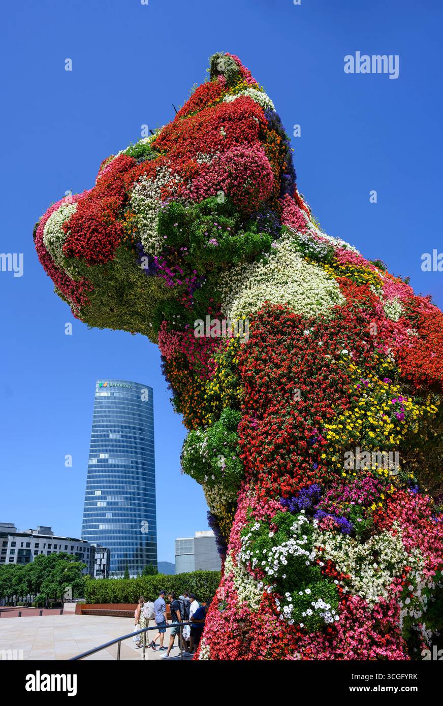 Eine Skulptur von Jeff Koons mit dem Titel Welpen vor dem Guggenheim Museum. Bilbao, Biskaya, Baskenland, Spanien, Europa Stockfoto