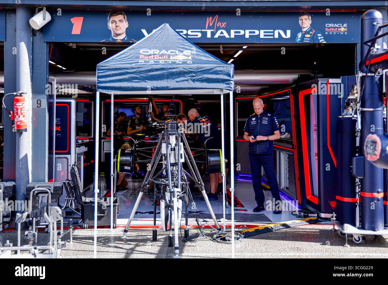 Boxbox Max Verstappen aus den Niederlanden und Red Bull Racing vor dem Start des Formel 1 Heineken Dutch Grand Prix 2025 auf dem Circuit Zandvoort am 28. August 2025 in Zandvoort, Niederlande. (Foto: Marcel ter Bals/MTB-Photo/Alamy Live News) Stockfoto