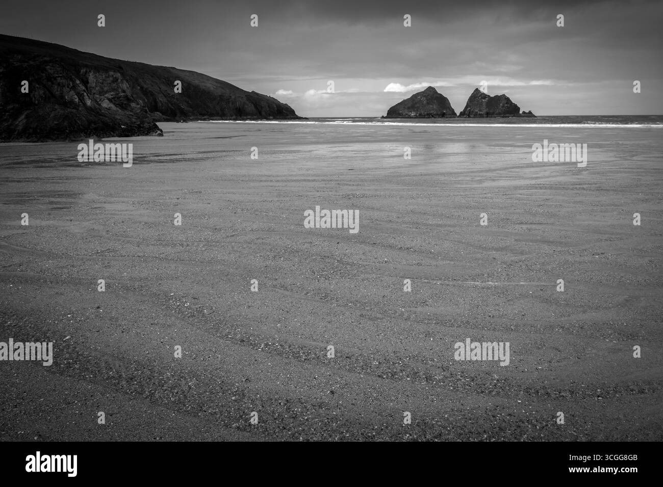 Schwarz-weiß am Holywell Bay Beach in Cornwall, großbritannien Stockfoto