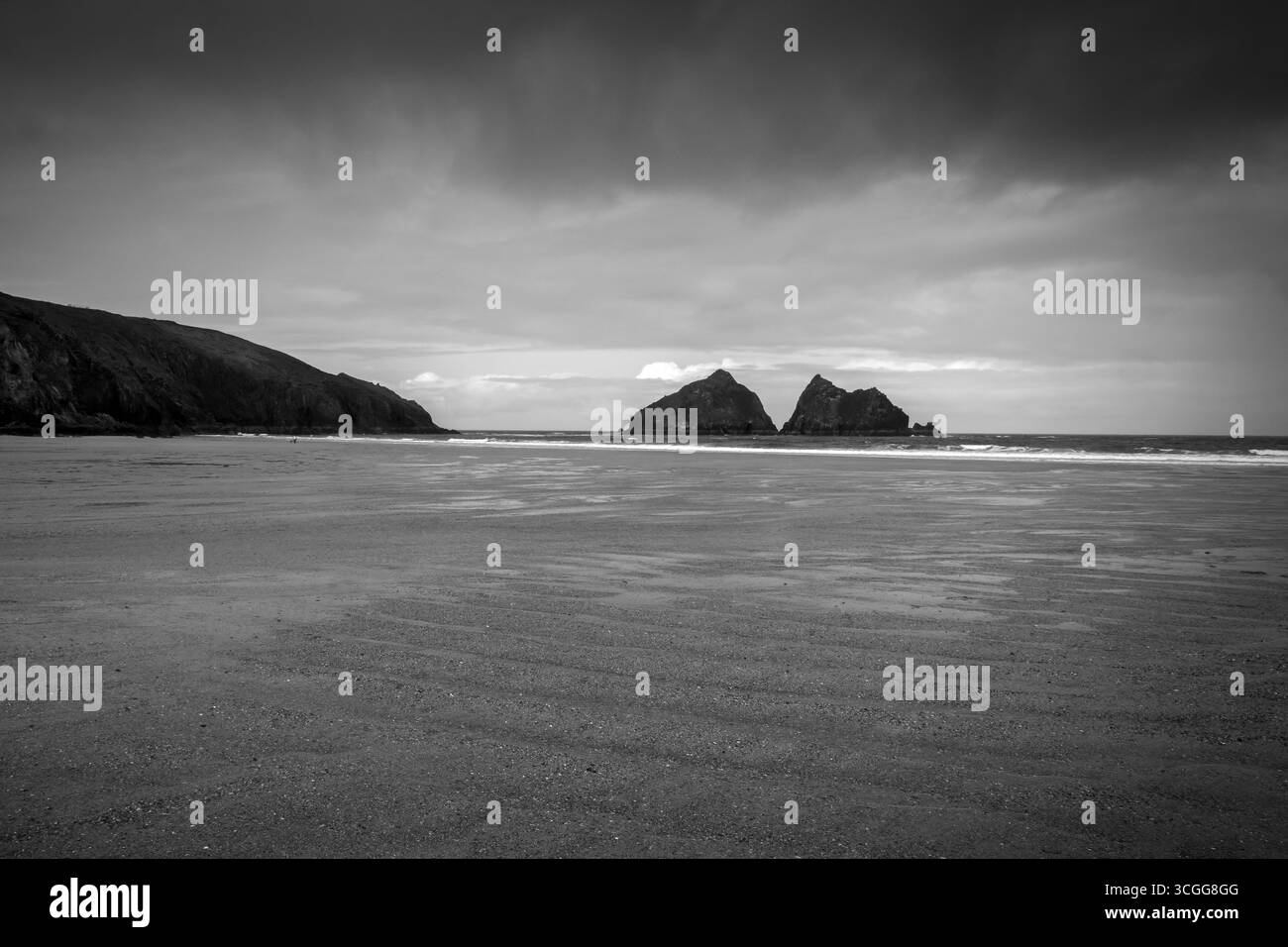 Schwarz-weiß am Holywell Bay Beach in Cornwall, großbritannien Stockfoto