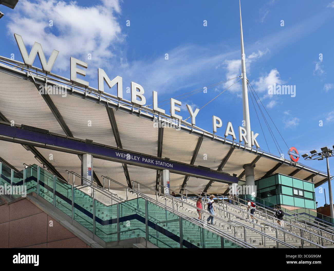 U-Bahn-Station Wembley Park, London, Großbritannien. Die U-Bahn-Station Wembley Stadium - auf Jubilee- und Metropolitan-Linien. Außenansicht. Stockfoto