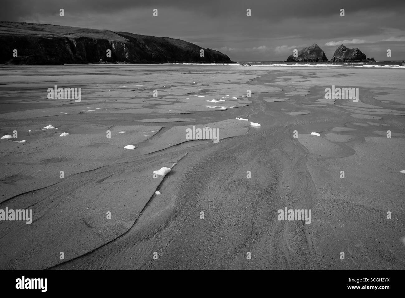 Schwarz-weiß am Holywell Bay Beach in Cornwall, großbritannien Stockfoto