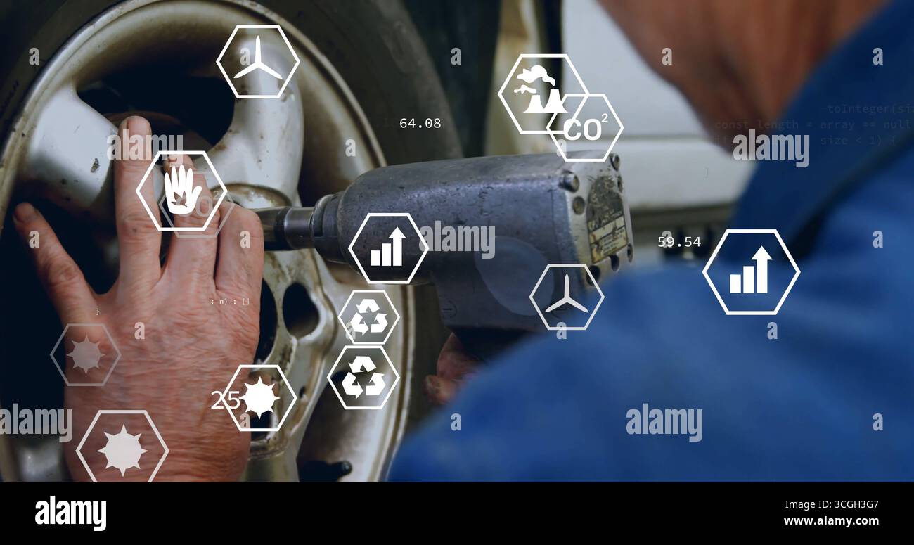 Drehen des Overalls mechanisch Festziehen der Radmuttern mit einem Schraubenschlüssel am Rad in der Garage mit digitalen Symbolen Stockfoto