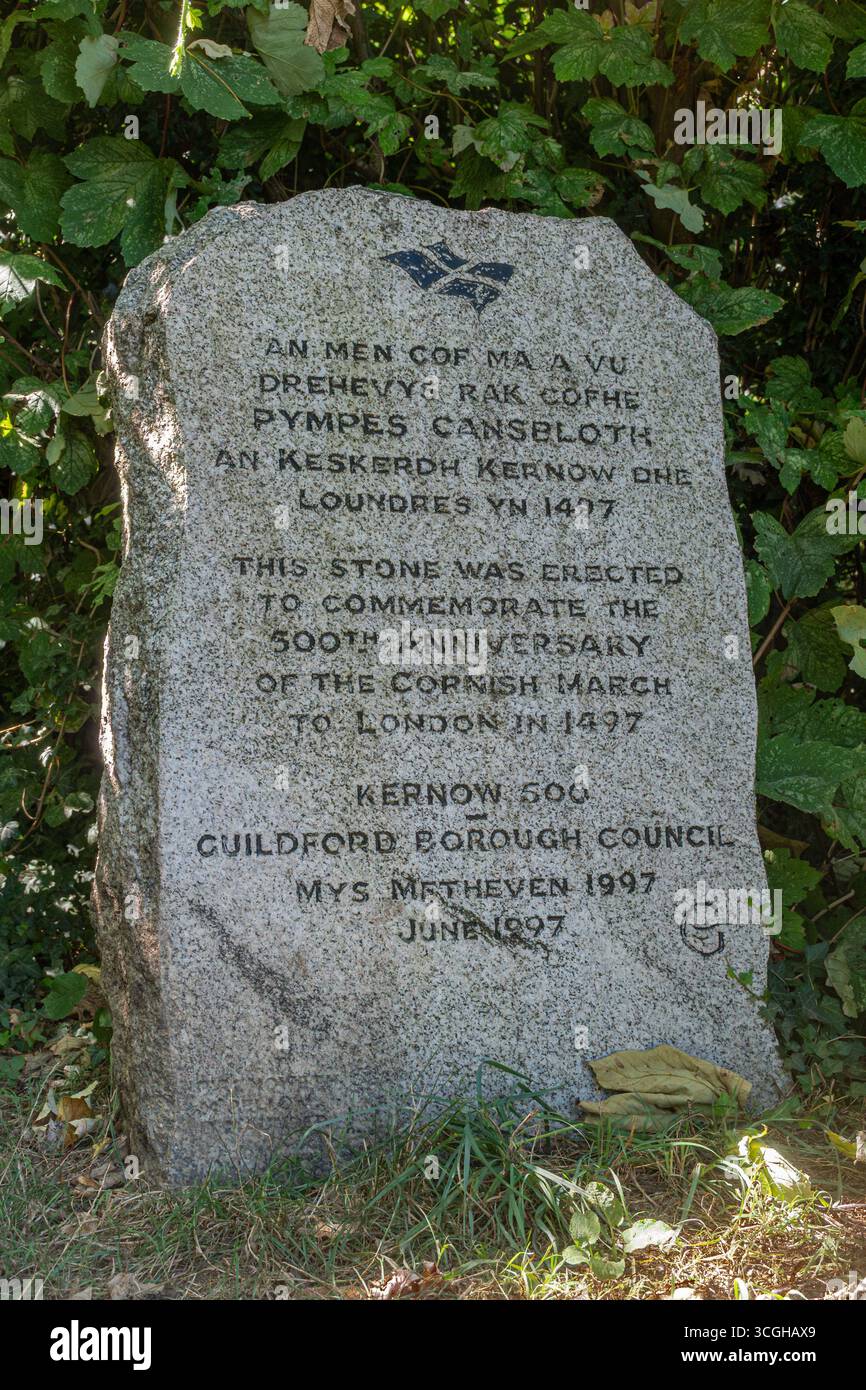 Gedenkstein zum 500. Jahrestag des Marsches Cornish nach London im Jahr 1497 auf dem Mount, Guildford, Surrey, England UK Stockfoto