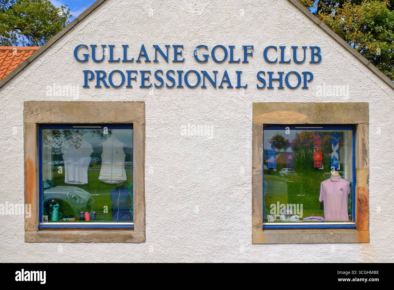 Außenansicht des Gullane Golf Club Pro Shop, East Lothian, Schottland – Teil der historischen Links-Golfplätze an Schottlands Golfküste. Stockfoto