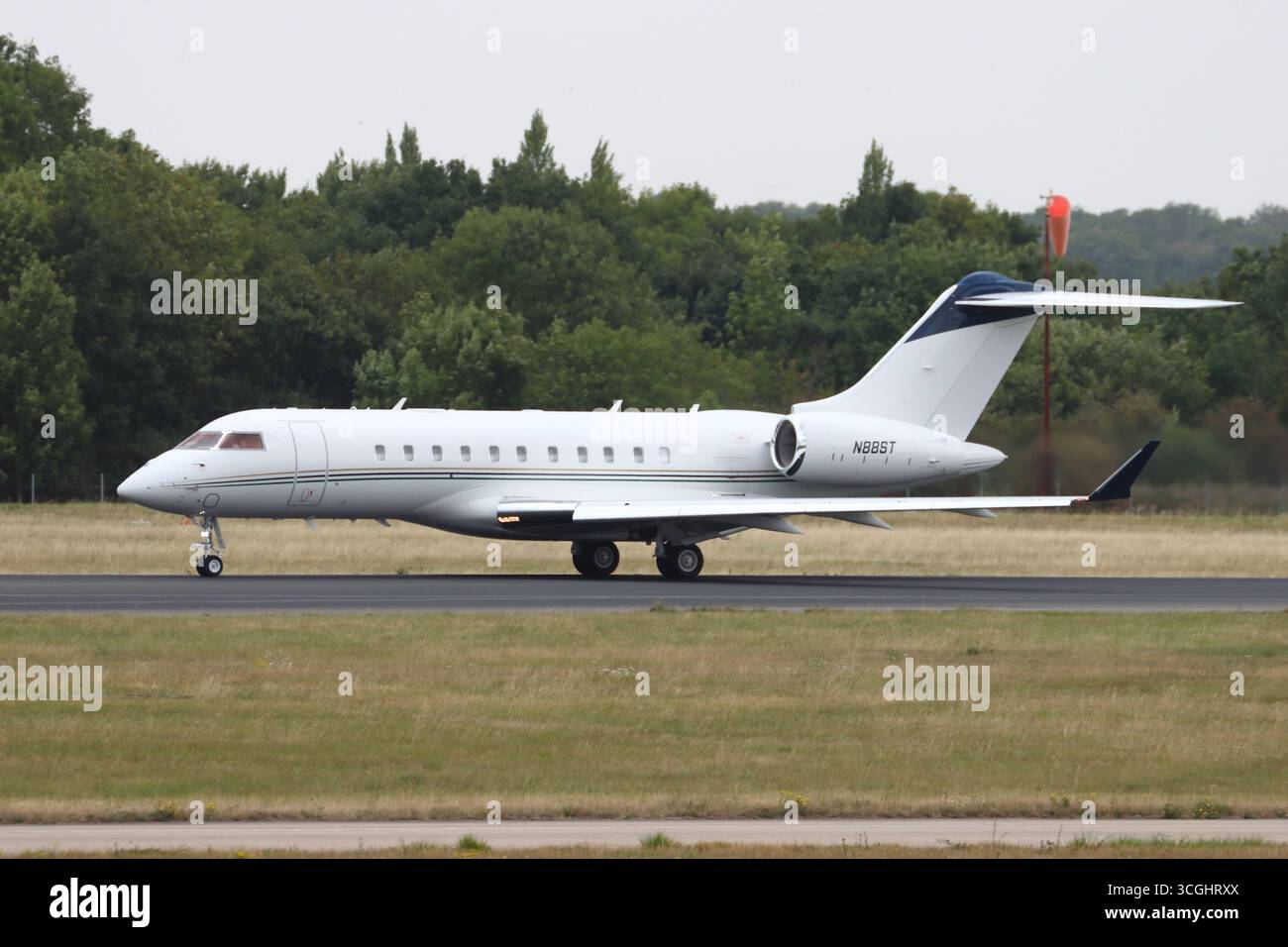 N88ST, Bombardier BD-700-1A10 Global 6000, Abfahrt London Stansted Airport, Essex, Großbritannien am 27. August 2025 Stockfoto