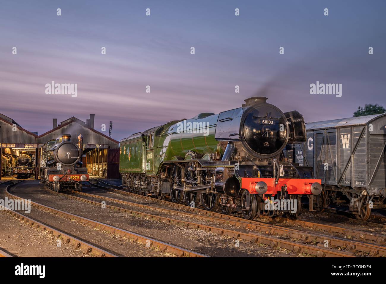 BR 'A3' 4-6-2 No.60103 'Flying Scotsman' und GWR 'Castle' 4-6-0 No.4079 'Pendennis Castle', Didcot Railway Centre, Oxfordshire, England, Vereinigtes Königreich Stockfoto