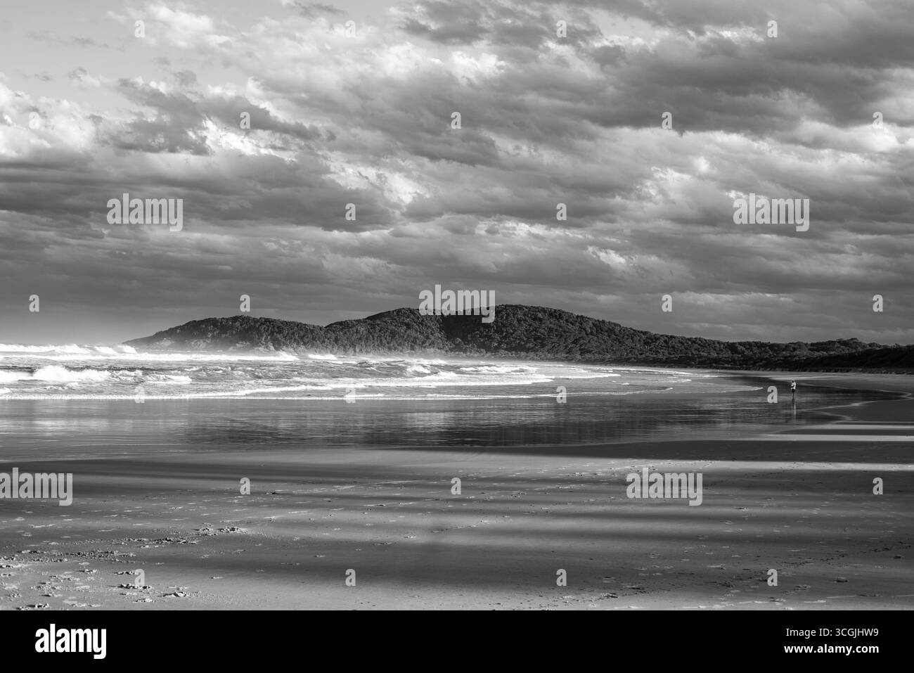 Sonnenuntergang an einem stürmischen Nachmittag am Delicate Nobby Beach Stockfoto