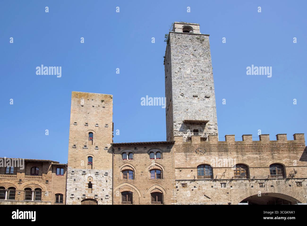 Die mittelalterliche befestigte Stadt san gimignano toskana italien ist mit 13 Türmen unesco-Weltkulturerbe Stockfoto
