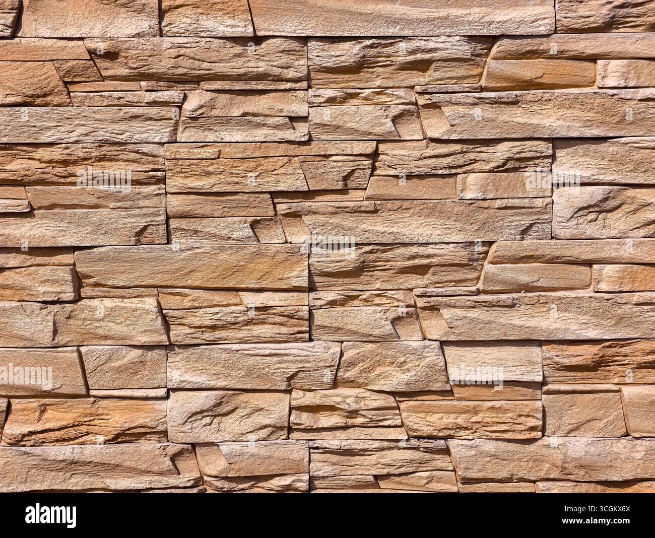 Hochauflösende Hellbraune Steinwandstruktur. Vielseitiger digitaler Hintergrund für Hintergrund, Webdesign, minimalistische Ästhetik, Ideen für Wohnkultur und ansprechende Marketingmaterialien in verschiedenen Branchen Stockfoto