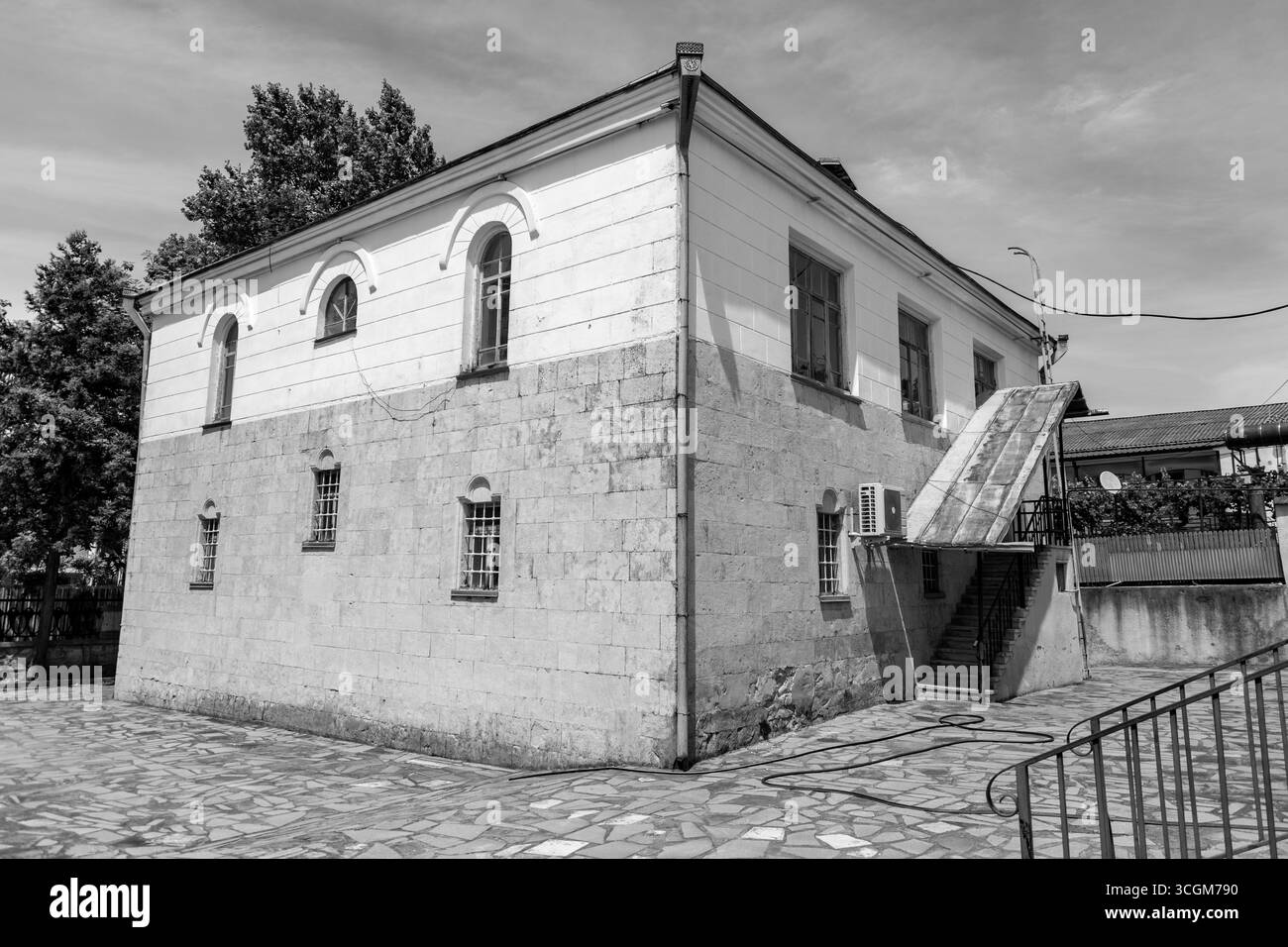 Kutaissi, Georgien – 15. Juni 2024: Die Synagoge in Kutaissi ist eine jüdische Gemeinde und Synagoge in der Boris Gaponov Straße in Kutaissi, Georgien. Stockfoto