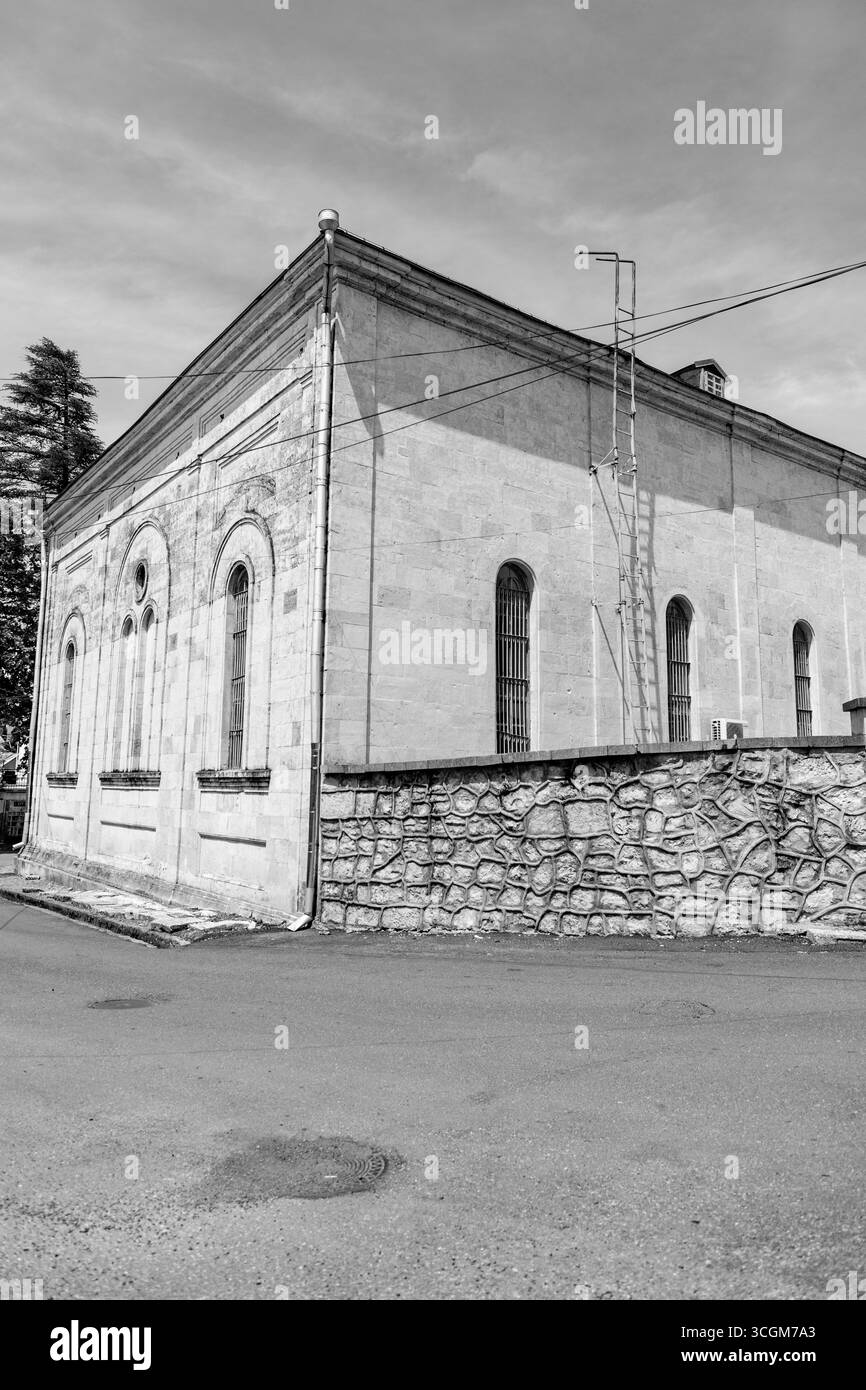Kutaissi, Georgien – 15. Juni 2024: Die Synagoge in Kutaissi ist eine jüdische Gemeinde und Synagoge in der Boris Gaponov Straße in Kutaissi, Georgien. Stockfoto