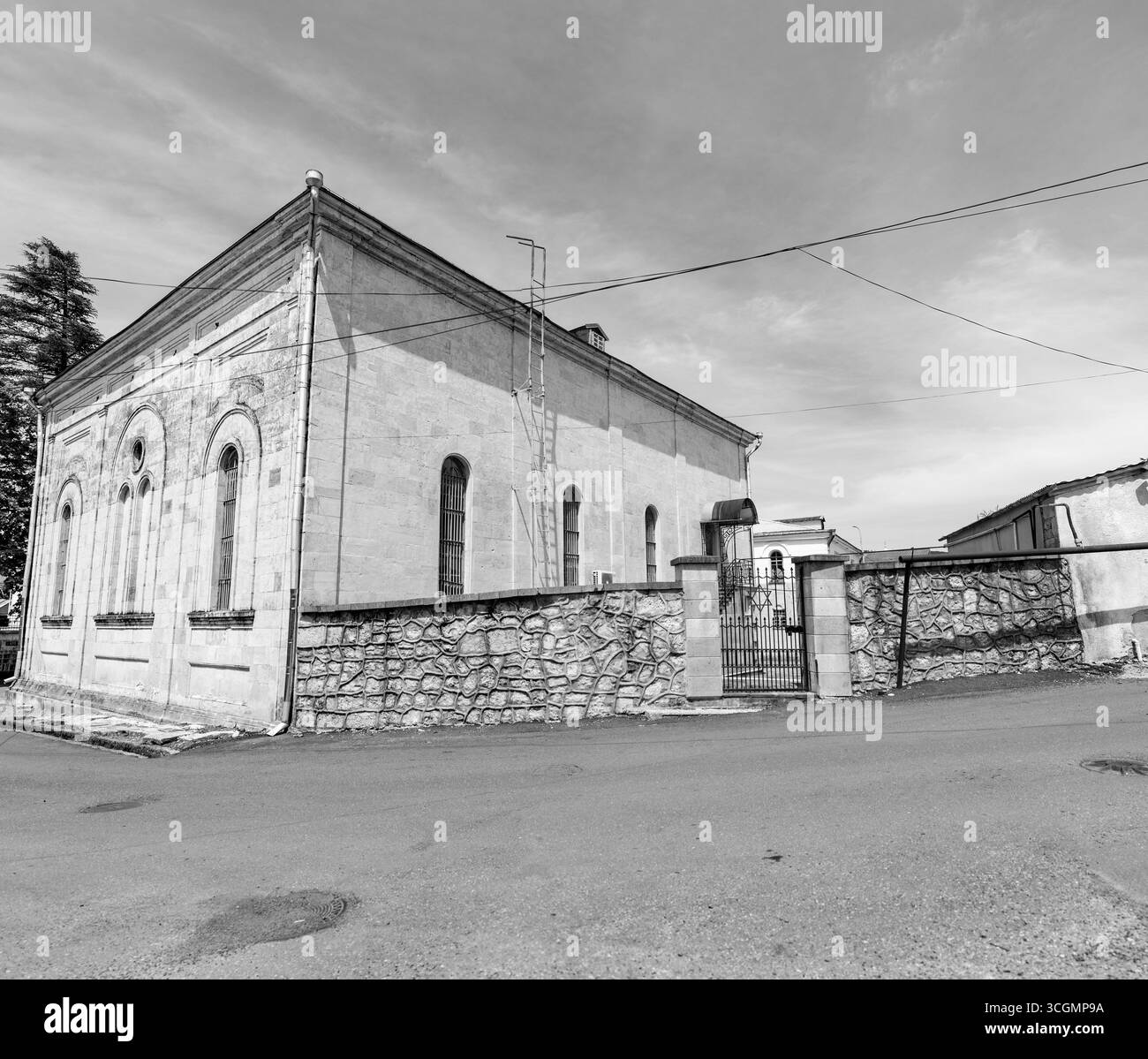 Kutaissi, Georgien – 15. Juni 2024: Die Synagoge in Kutaissi ist eine jüdische Gemeinde und Synagoge in der Boris Gaponov Straße in Kutaissi, Georgien. Stockfoto