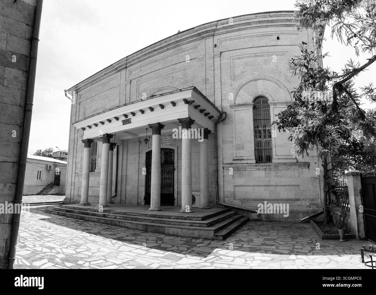 Kutaissi, Georgien – 15. Juni 2024: Die Synagoge in Kutaissi ist eine jüdische Gemeinde und Synagoge in der Boris Gaponov Straße in Kutaissi, Georgien. Stockfoto