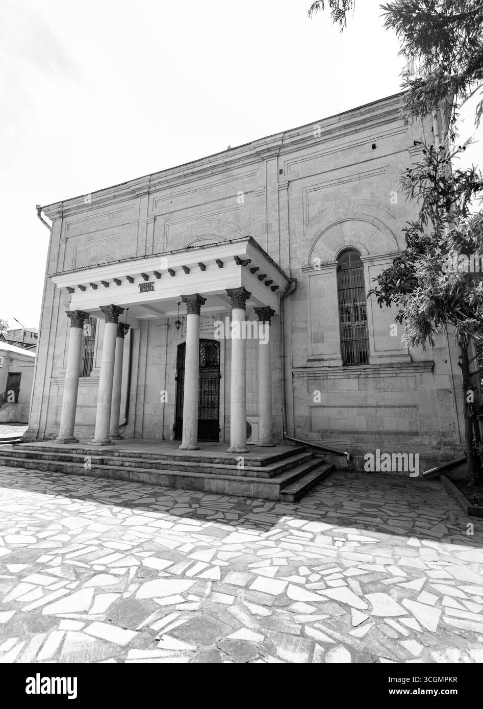 Kutaissi, Georgien – 15. Juni 2024: Die Synagoge in Kutaissi ist eine jüdische Gemeinde und Synagoge in der Boris Gaponov Straße in Kutaissi, Georgien. Stockfoto