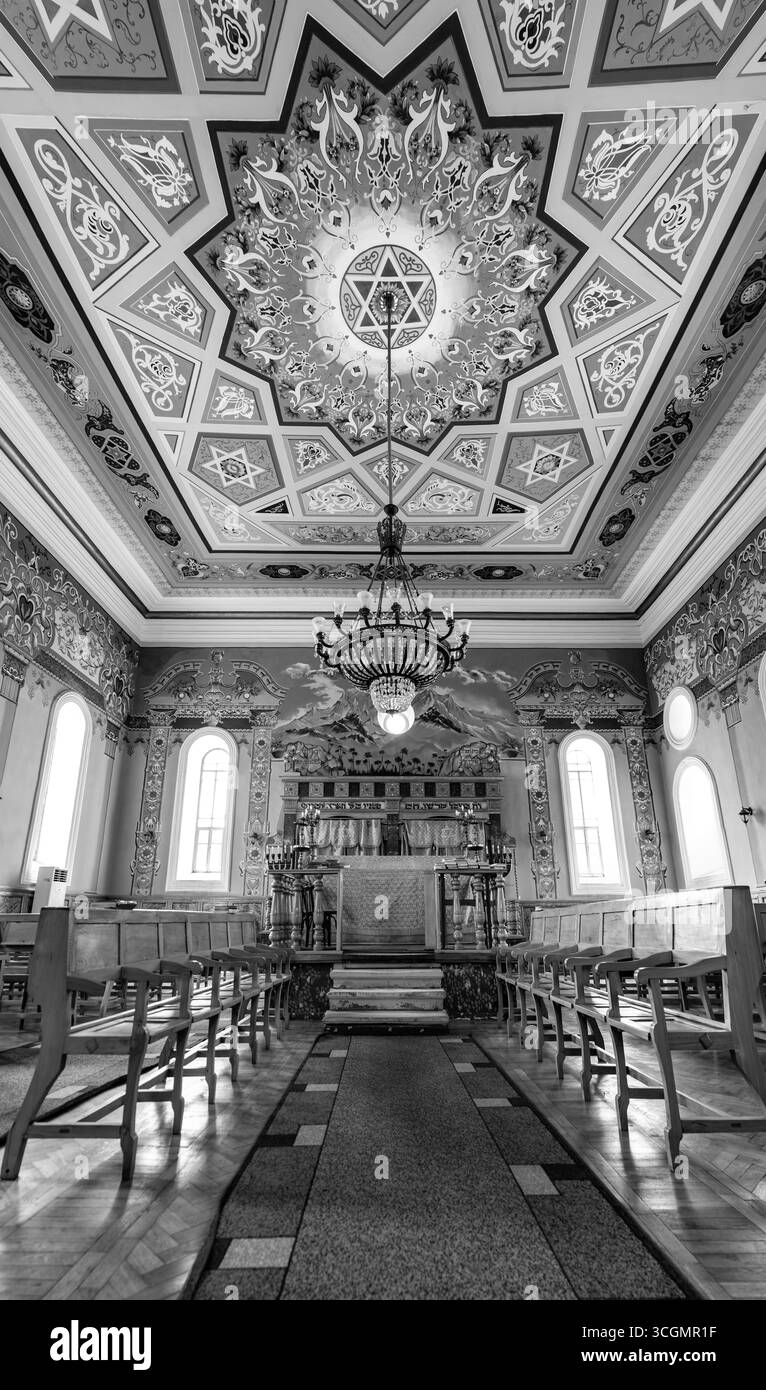 Kutaissi, Georgien – 15. Juni 2024: Die Synagoge in Kutaissi ist eine jüdische Gemeinde und Synagoge in der Boris Gaponov Straße in Kutaissi, Georgien. Stockfoto