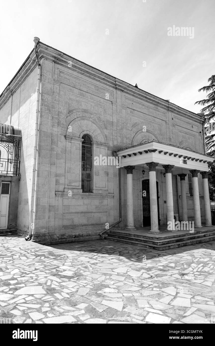 Kutaissi, Georgien – 15. Juni 2024: Die Synagoge in Kutaissi ist eine jüdische Gemeinde und Synagoge in der Boris Gaponov Straße in Kutaissi, Georgien. Stockfoto