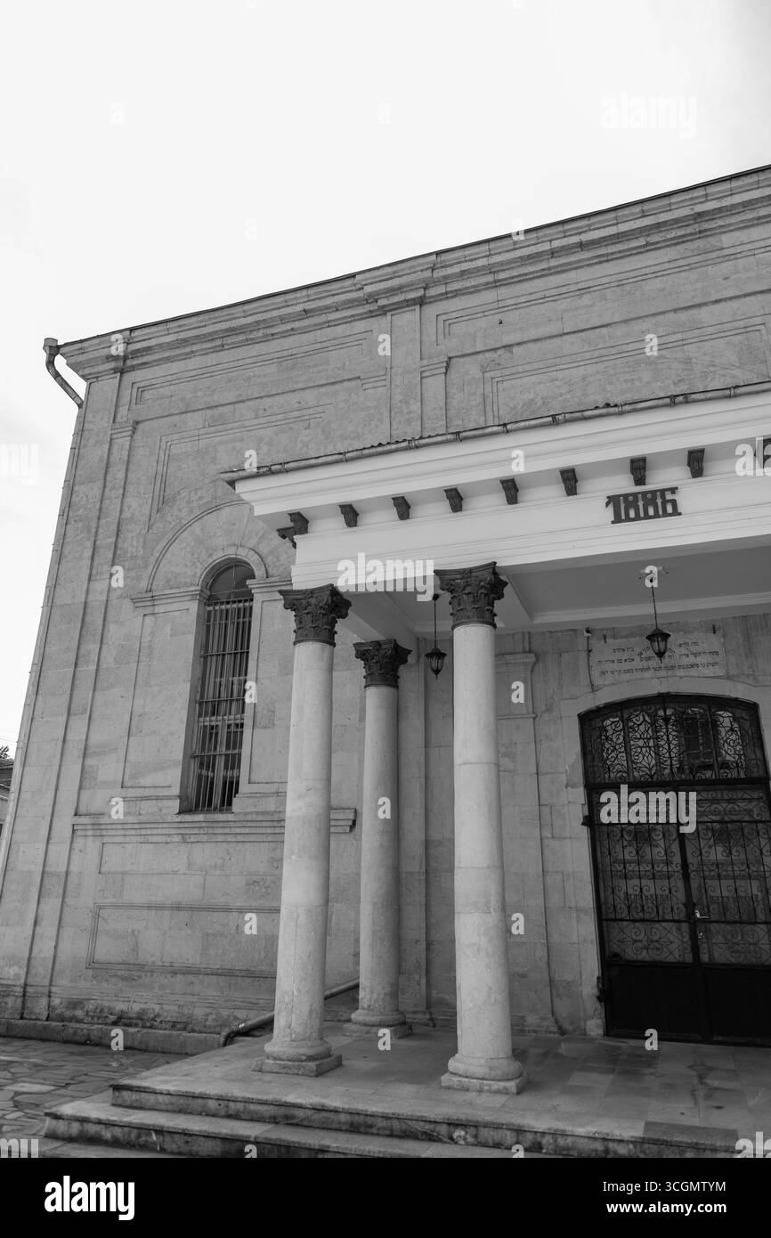 Kutaissi, Georgien – 15. Juni 2024: Die Synagoge in Kutaissi ist eine jüdische Gemeinde und Synagoge in der Boris Gaponov Straße in Kutaissi, Georgien. Stockfoto