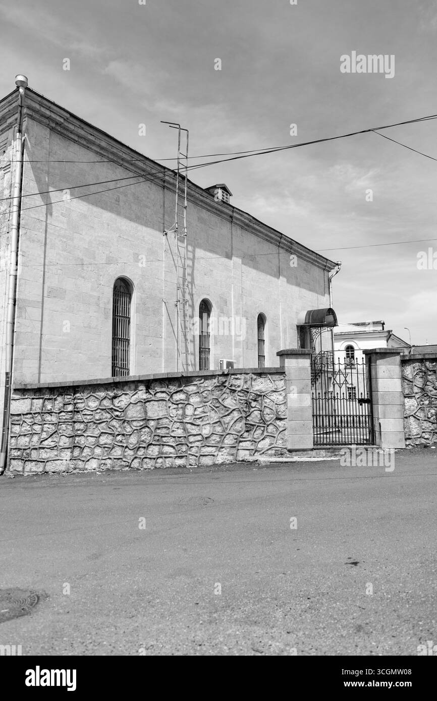 Kutaissi, Georgien – 15. Juni 2024: Die Synagoge in Kutaissi ist eine jüdische Gemeinde und Synagoge in der Boris Gaponov Straße in Kutaissi, Georgien. Stockfoto