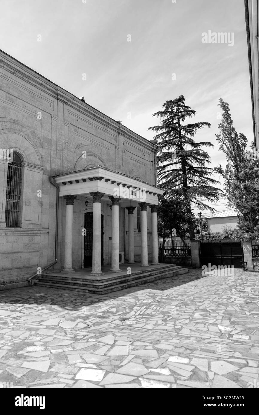 Kutaissi, Georgien – 15. Juni 2024: Die Synagoge in Kutaissi ist eine jüdische Gemeinde und Synagoge in der Boris Gaponov Straße in Kutaissi, Georgien. Stockfoto